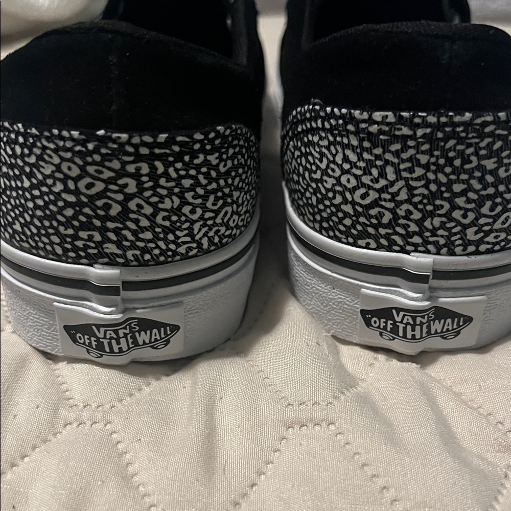 Woman's Vans Leopard Slip On Size 7 Never been worn - Picture 3 of 8